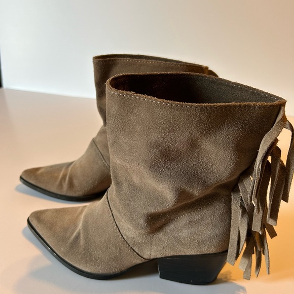 ZARA Nude  Suede Leather Ankle Boots with side Fringe Cowboy - Picture 2 of 11